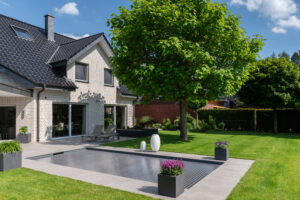 Poolsicherheit im Garten: Regeln, Pflichten und sinnvolle Abdeckungen